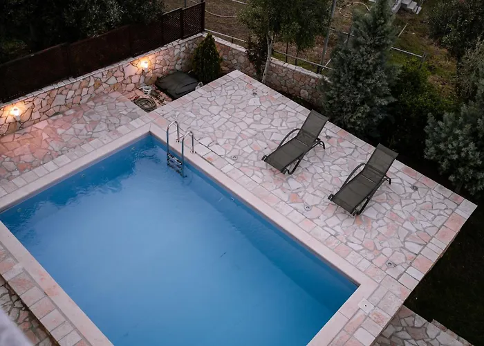 Petrino Sxinos Villa