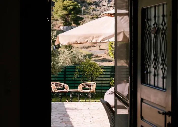 Petrino Sxinos Villa