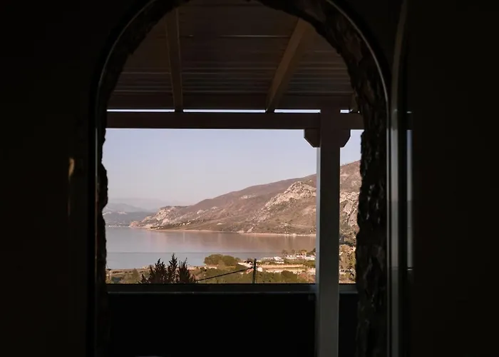 Petrino Sxinos Villa