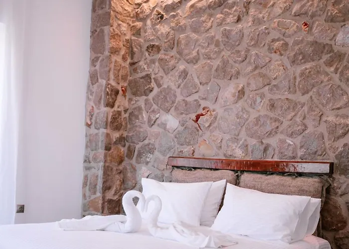 Petrino Sxinos Villa