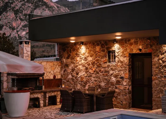 Petrino Sxinos * Skhoínos