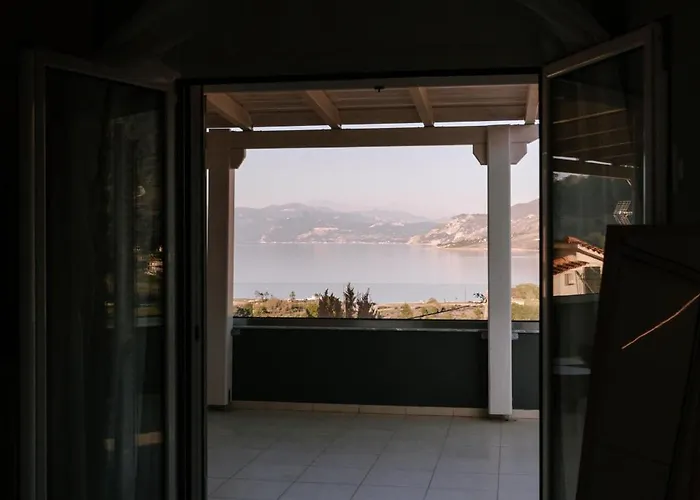 Petrino Sxinos Villa *