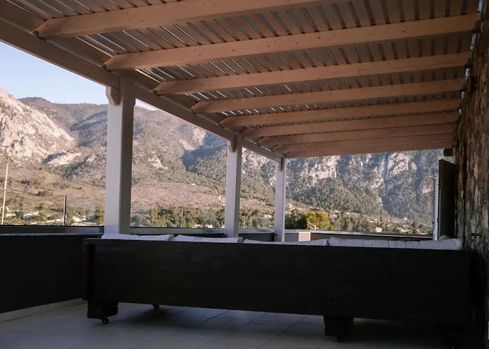 Petrino Sxinos Villa *